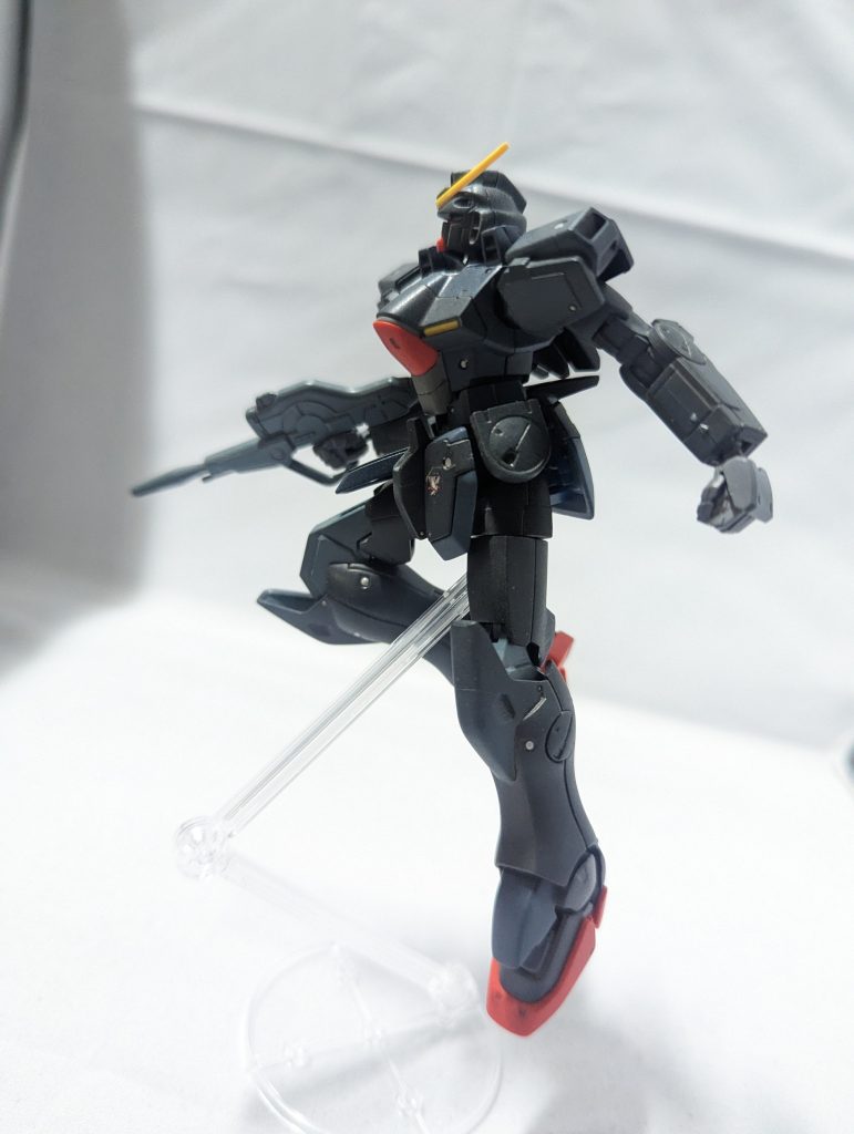 ほとんど素組みですが手首を小型の物に交換、首を多少延長、メタルボールでのディテールアップ等多少いじってあります。