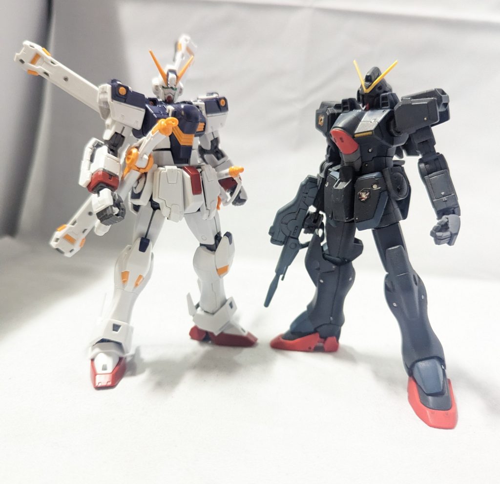 RGのクロスボーンと。サイズ同じ位なのに情報量スゲーな…。X-0とファントムも購入してありますが絶賛積んでます…。この機会に組みたいですね。