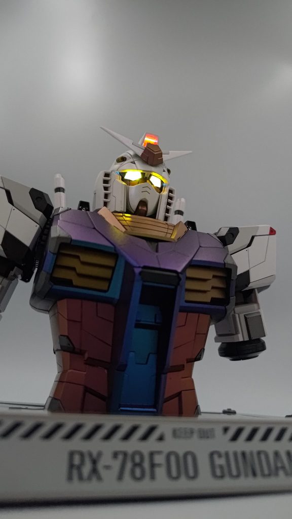 この角度から見ると、現地での思い出が蘇りますね。ガンダムファンなら一度は見ておくのが吉です!もちろん、ブログではより詳細に紹介していますので、良ければご覧くださいな!