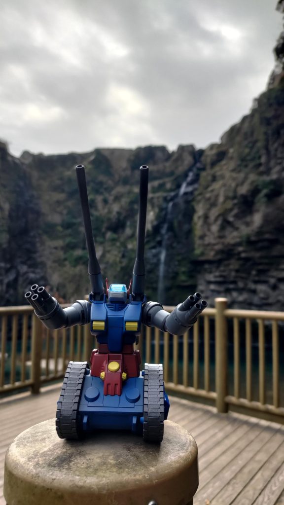 おまけ　ジオン水泳部と一緒に屋外ロケへ持っていったのでついでに撮影　人が居ない早朝を狙って行っているので寒かったです　撮影場所：鹿児島県南大隅町「雄川の滝」