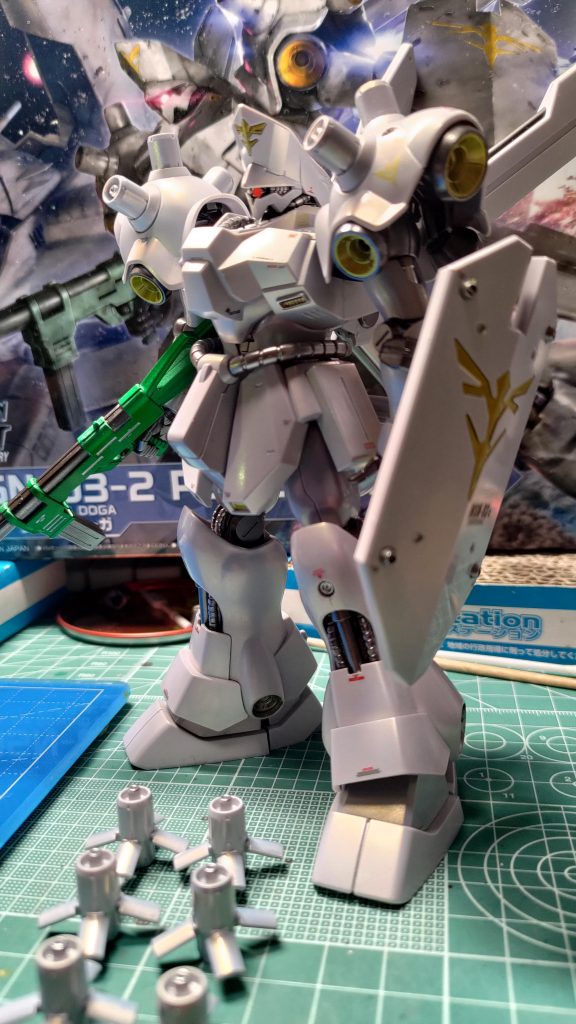 本体価格の約二倍の交通費となりましたが年末のコス○コとIK○A等の買い物と抱き合わせることにより妻を説得 更に年末寒波で路面凍結のリスクとも戦う羽目になるという苦難の連続でしたがこうして完成までこぎつける事ができました 今後プレバンやサイドFでの販売でこの機体を手にした方の参考になれば幸いです 最後までご覧いただきありがとうございました