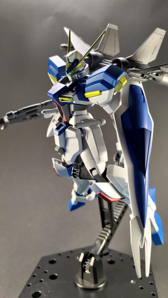 飛行ポーズが様になる機体なのでスタンドは欲しいところ