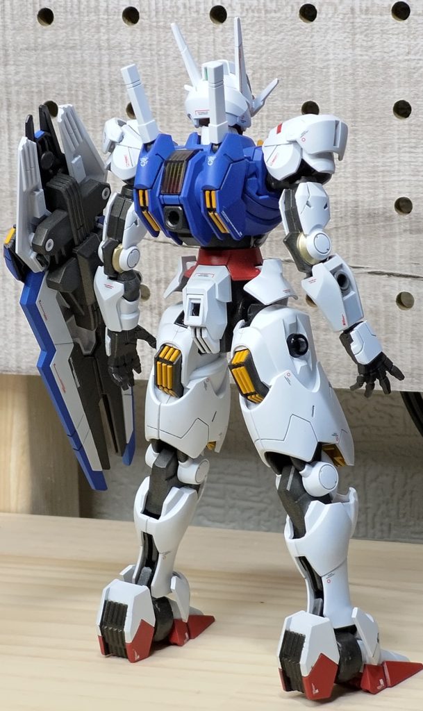 リアもも裏と膝の合わせ目は段落ち化で処理。