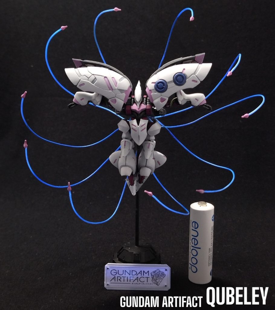 ポーズ変更のためいじったのは、首の角度、腕、股関節、つま先、ファンネルコンテナです。また、肩の後ろ側のバインダーの角度を少しずらすことで、動きをつけています。