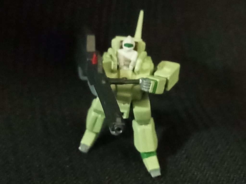 右腕はライフルとの選択式ですがボールジョイントにした為差し替え可能にあと銃口は塞がってたのでピンバイスで穴開けました