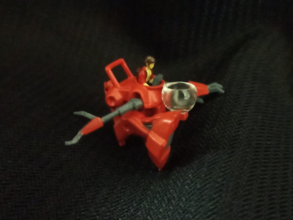 「俺、ジュドー・アーシタ!」感出てますかね?ビルダーズパーツの「MSフィギュア01」を加工して作ったんですがコクピット狭すぎで可哀想ですがジュドーの膝から下はオミットに( ;꒳; )キャノピー開閉のヒンジはさすがに作れなかったですがせめて外せるように接着はせず、パイロット作った後に背もたれとモニターパネルを無理やり作ってキャノピー差し込みの押さえにしてますちなみにこの写真では粘着剤でくっ付けてキャノピー開いた感じにしてます^^;