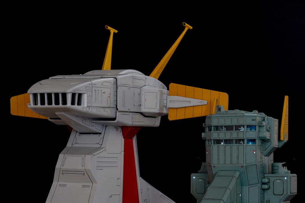 同じ1/100スケールのホワイトベースと並べるとこんな感じになります。