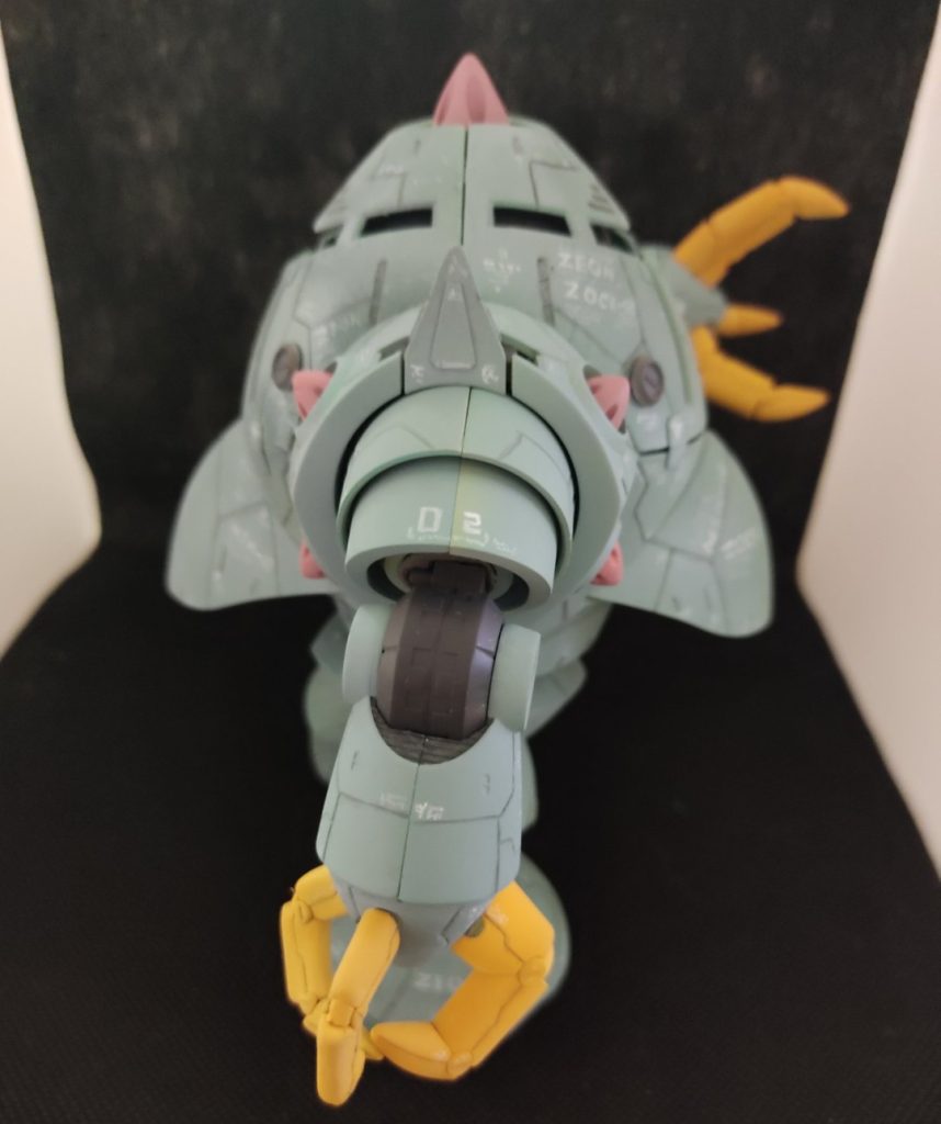 横はこんな感じです合わせ目が目立つ…💦このゾックを制作していた当時の自分には、合わせ目消しをする技術はありませんでした😞 