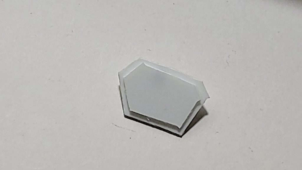 サイドスカートはボトムズのものを参考にしながらプラバンで自作