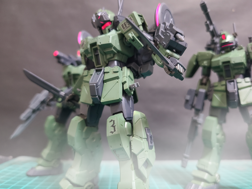 ハウンドδ「おいおい見ろよジオンだぜ見たことねぇ機体が居るが…」ハウンドρ「マップの更新の為に来たのに、どうするの?隊長に報告する?」ハウンドγ「クックック…いいや、いらねぇ…」ハウンドδ「え?何で?」ハウンドγ「ここ残党共全員皆殺しにしちまえばいい!その方が面白れェじゃねぇか!!」ハウンドδ「はァ!?何言ってんだ」