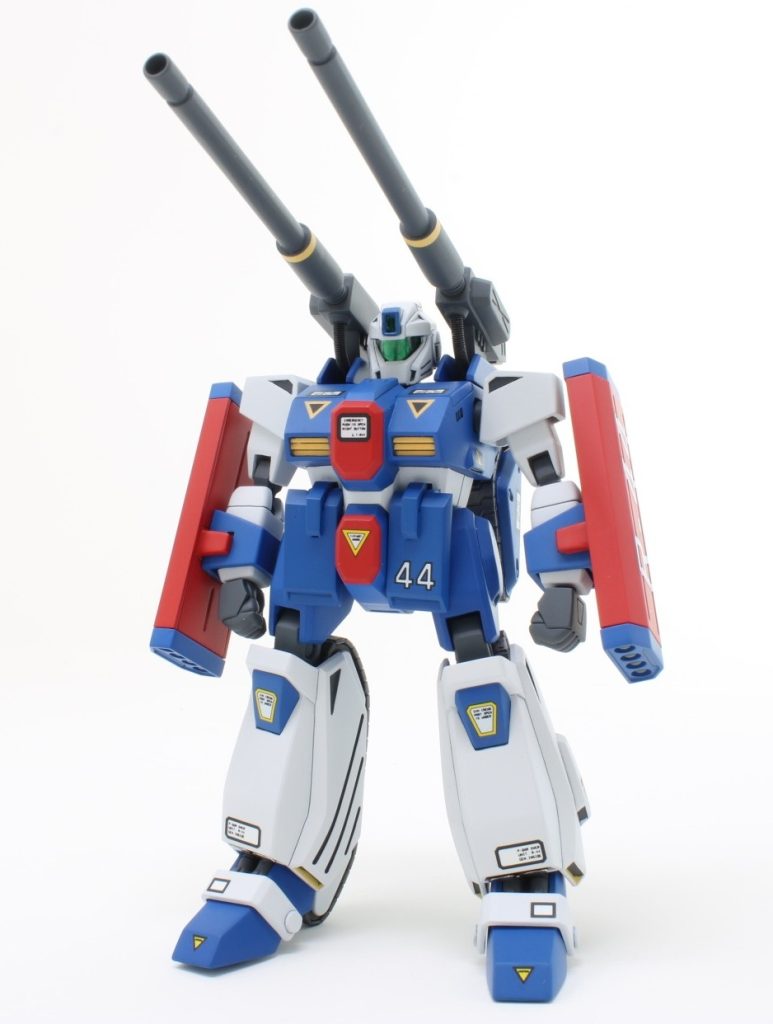 友人に頼まれて旧キット1/100 ガンタンクR-44を製作しました大きな改造はせず基本工作と一部市販パーツに換装した程度です