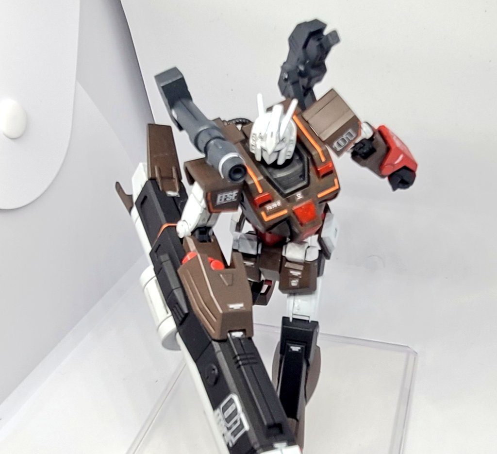 漫画的アクション、『走る』ポーズ。プラモ狂四郎の作中では割とガンプラが走ってた印象があります。 