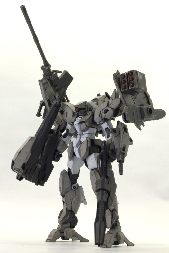 ガンメタルを塗り、上から装甲色を重ねた微黒立ち上げウォッシング&チッピングで仕上げました