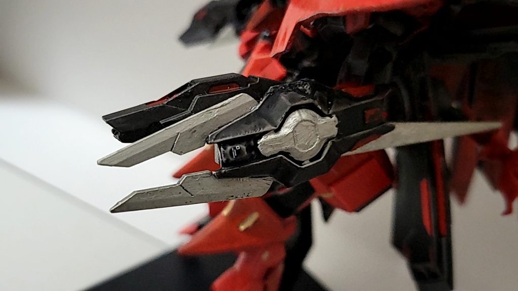 メイン武装はリバーシブルガンダムのシールドと、べギルベウのライフルとソードでGNソードのように