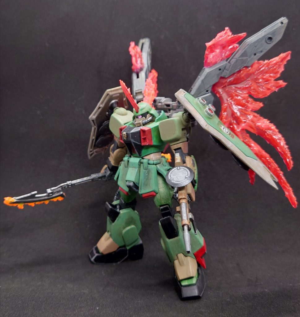 今回新しく挑戦したこととしては、ビーム羽とアックスの表現にジオラマで使用する波を作成する材質を使用し激しい放出や揺らめく炎を表現してみました。モチーフはファントムガンダム、ゴーストガンダムです。ファントムモチーフで本体は緑、ゴーストモチーフでウィザードは銀にしました。