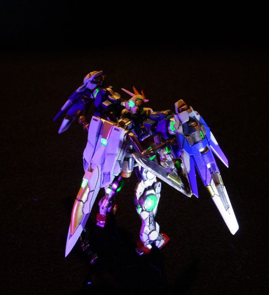 せっかくアナザー系からの参戦第一号の人気モビルスーツなのに、あのパッケージ写真はサンボル・ジムのように弱々しそうで、敬遠されてしまうのも無理がない感じ。ダブルオーライザー好きないとこも、「アーティファクトのあれはいらないかな」言ってたっけ。