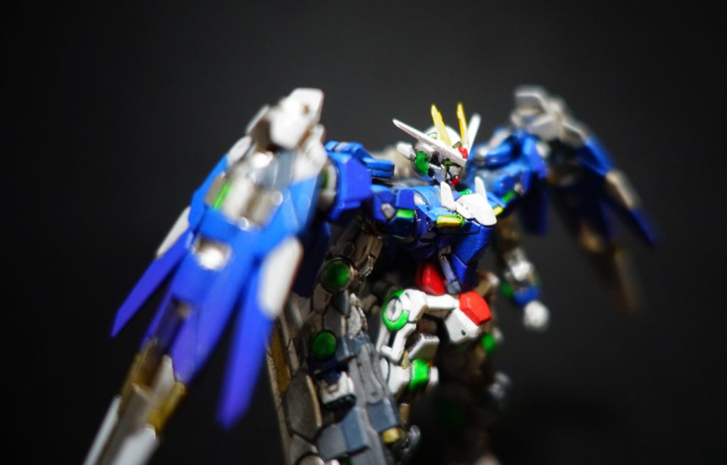 組んでみると後ハメ加工しやすくなっていたり、アンテナが加工不要でエラくシャープに別パーツ化されれていたり、と非常にパーツ構成が親切になっていることがわかりました。ユーザーに寄り添った設計がありがたいです。