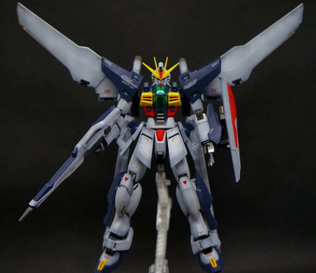 フロントビュー。原作のイメージを崩さずアレンジされており、洗練されたデザインでした。もっと腕があれば、胸部のバルカンを3連に替えたりしたかったです。