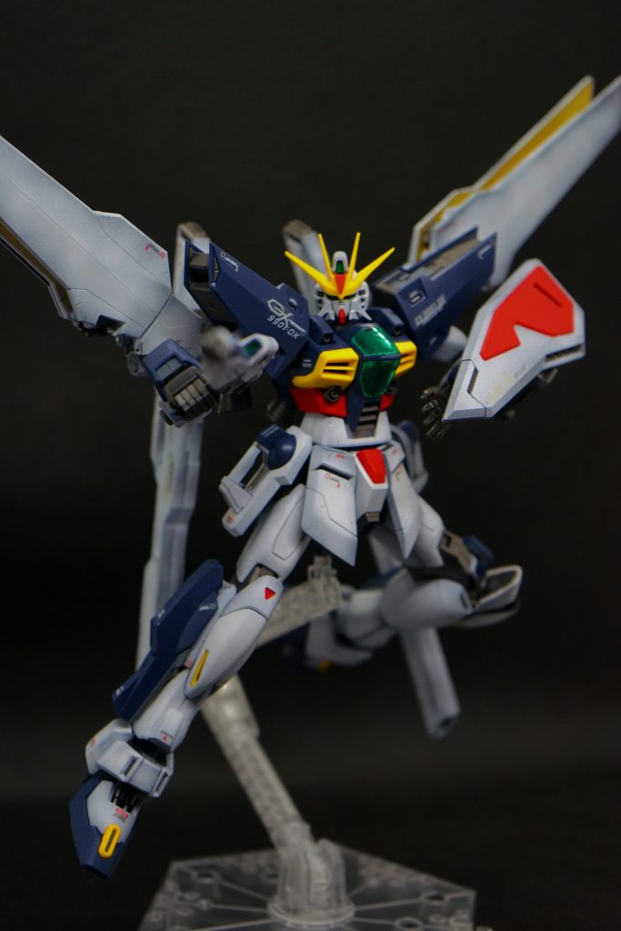 射撃カット。可動域も良好かつ、スムーズに動きます。胸部のクリアパーツのポロリがやや気になりますが、接着剤で固めてしまえば問題ありません。