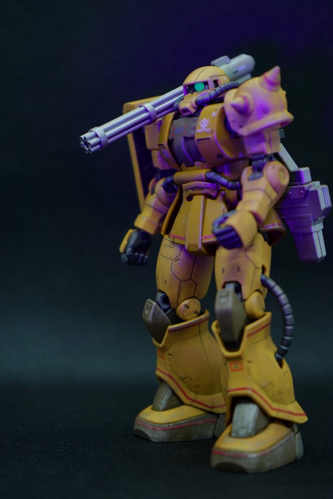 ブルーライト照射。モノアイをクリアパーツで再現するの楽しいですね。もっと色々なカラーのクリアパーツを買いたいです。