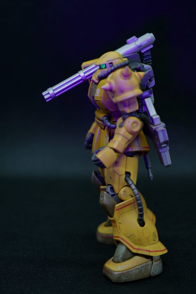 ブルーライト照射、横バージョン。睨んでいるような表情に見えますね!