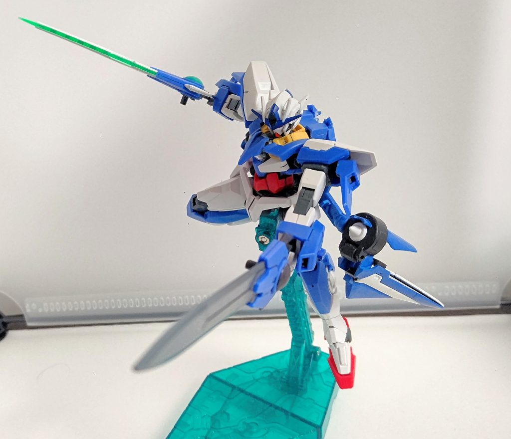 メイン武器はアメイジングエクシアのGNブレイド2本を装備。