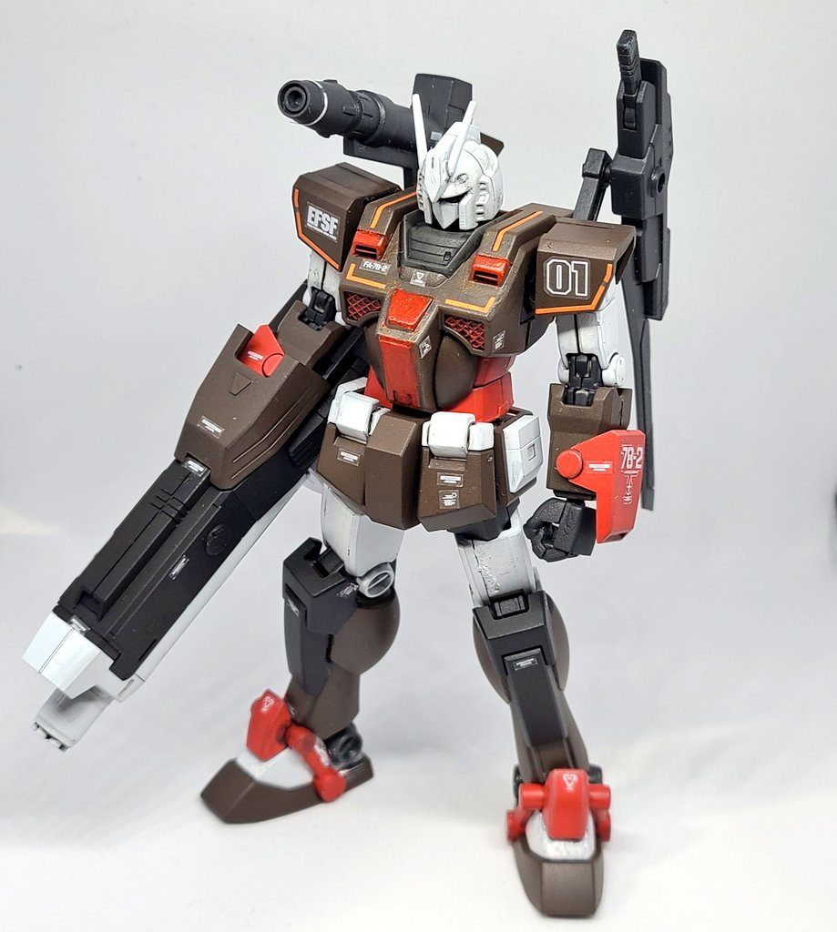 正面から。フルアーマーらしいマッシブ感がウリです。