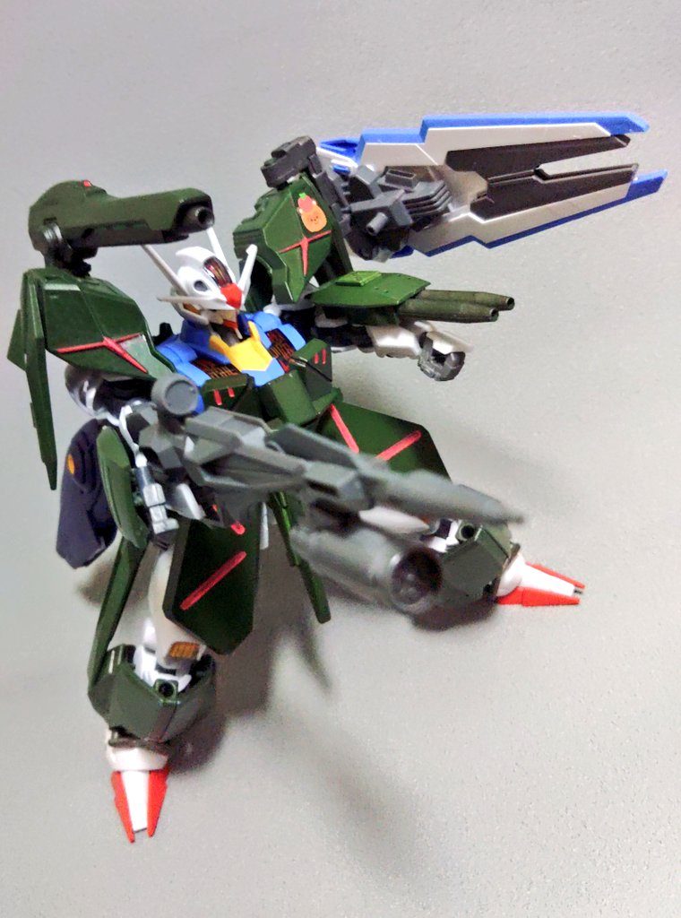 フルバースト！エスカッシャンのシールド形態時はビームキャノンとしても使用出来る設定