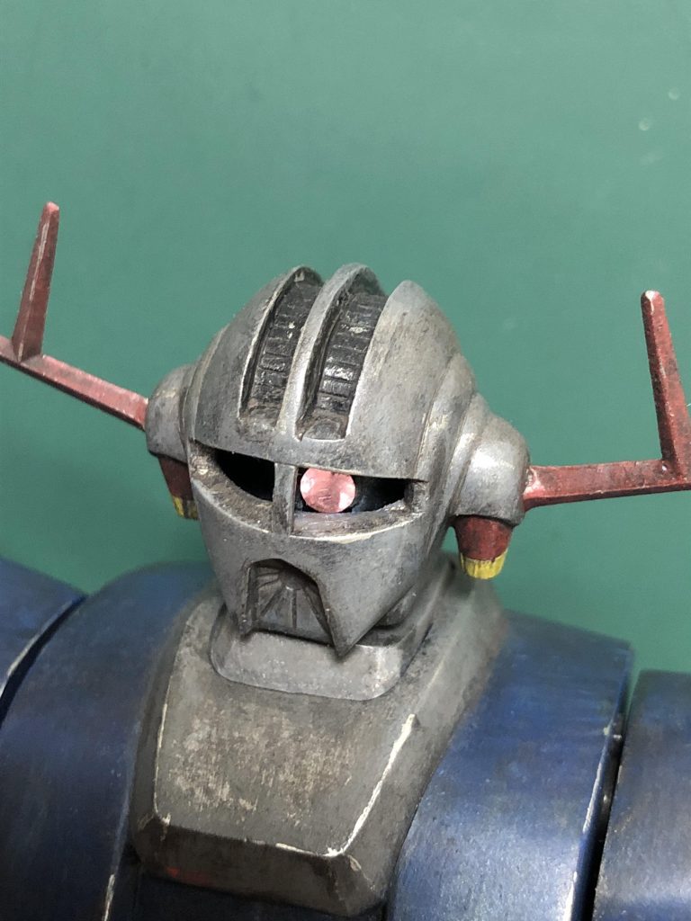 頭部も元パーツをくり抜き、少しアレンジしてみました。