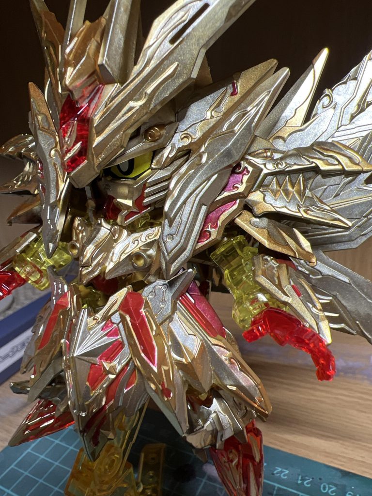 ガンマカのイエローゴールドとホワイトゴールド水性塗料のメタレッドて塗り分けクリアーイエローのパーツはなんもいじっておりません