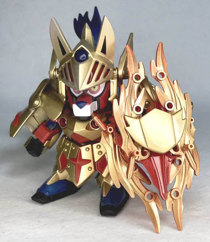 大きく強力そうな盾この最前面になっているモチーフは先ほどの「くちたたて」の裏側片面ずつで見た目別で作っております！（この辺り動画で細かく説明しております）鎧姿へ変身するに合わせて使い分けれて楽しいです♪ 