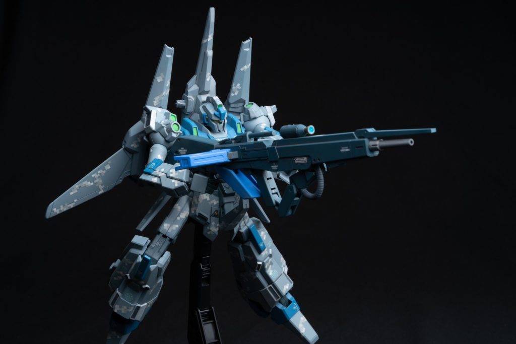 結果脇の下に抱え込んでやっとサイドグリップに手が届くようになりました。