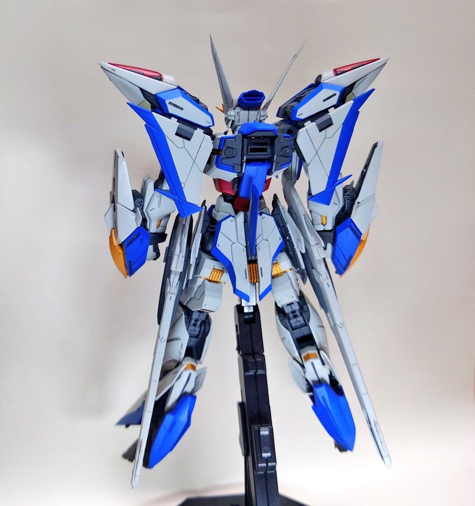 一部カラーリングの変更やゴールドの挿し色してます。 