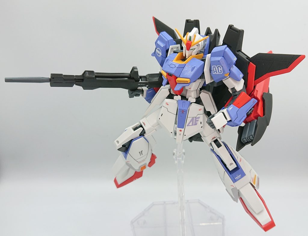 今回はMSとして飾りたかったためにウェイブライダーへの変形用のパーツは作っていません。売りの一つを捨てたような感じですが(笑)