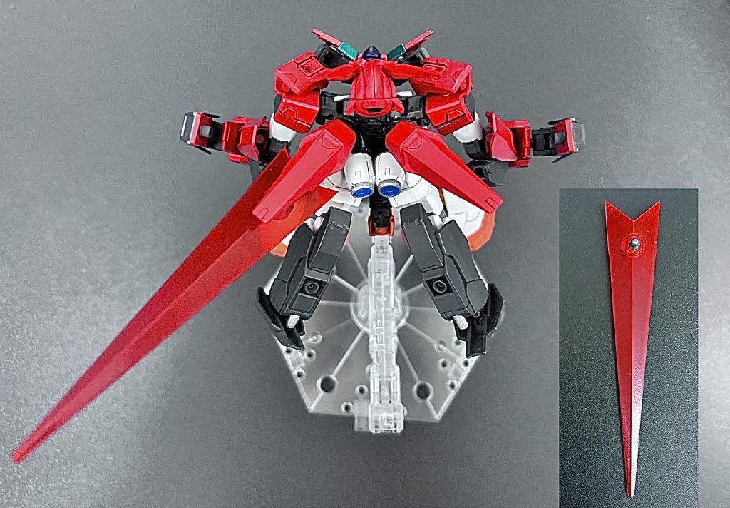 ⑦ビームウィング(ビームの翼取り付け)背中のバインダーからで展開されるビームの翼。これによって圧倒的な機動力を発揮します。また放出されるビームの翼が攻撃手段として扱うことが可能となっています。