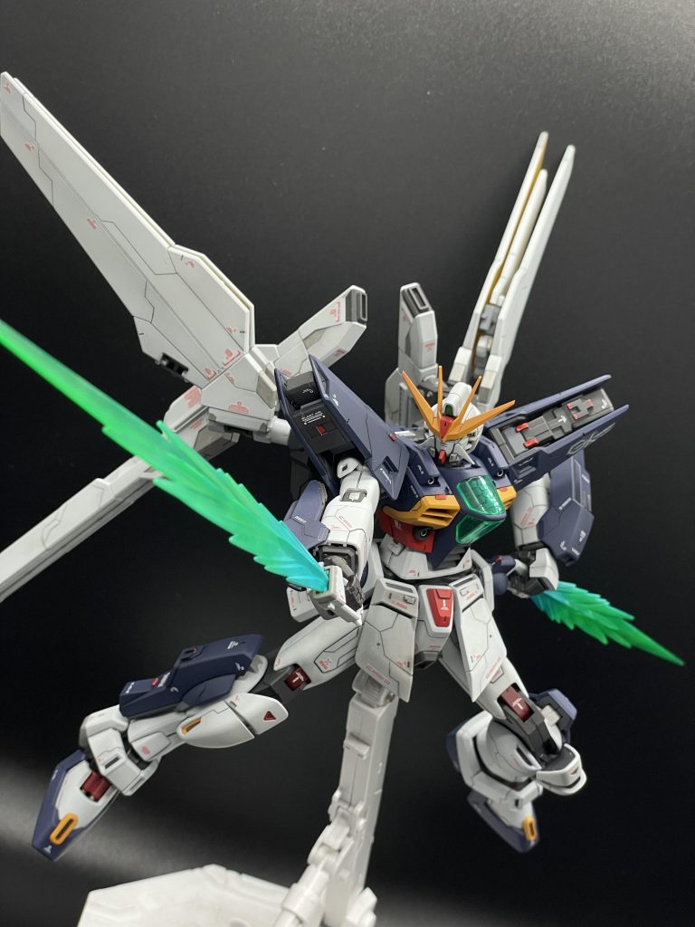 んで、ビームサーベルも塗装が間に合わずに投稿したので完成品も載せます今回初めてのサーベル塗装だったので色が濃く出てしまったのが残念だった