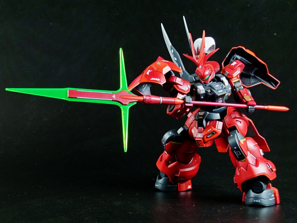 本当はチュチュ専用デミトレーナーで参戦したかったものの入手することが叶わず、何の気なしにグエル専用ディランザを作り始めました。最初はいけすかないキャラクターでしたが、話が進むにつれて不器用な根は良いヤツという面が出てきてお気に入りのキャラクターとなりました。グエルには幸せになってほしいです。去年末から制作を開始したものの途中で体調を崩すなどして思った以上に時間がかかり締め切りギリギリでの完成となりました。もっと余裕をもって精度を高めたかったのですが・・・。不満点は次回作に活かします。