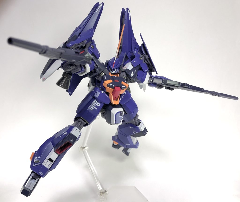 長距離狙撃が主任務ですがビーム・ライフルで中距離戦も可能な想定。