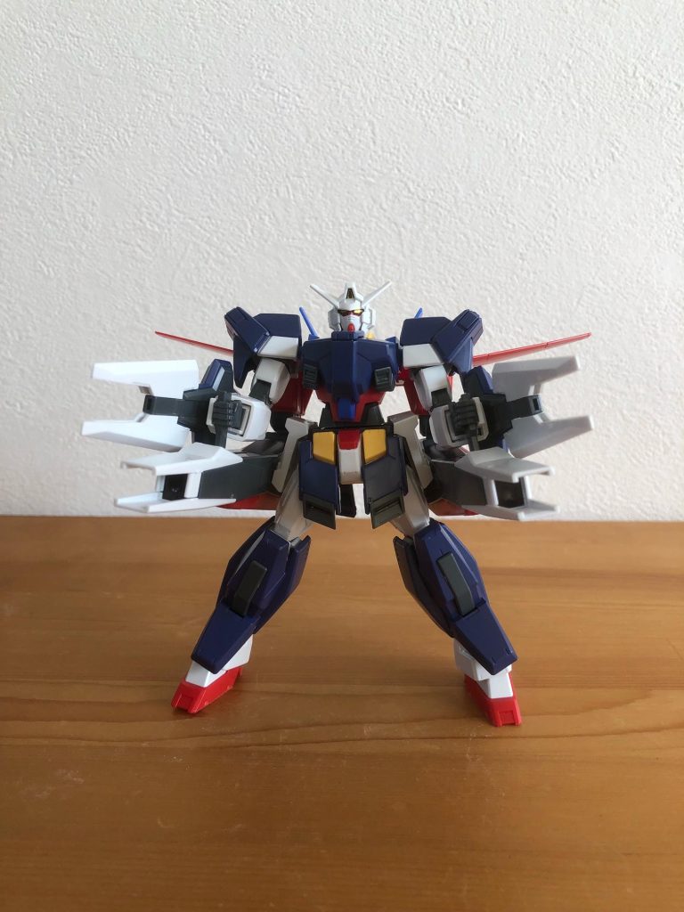 ガンプラ始めたばかりでポージングの付け方に慣れてないのが伝わってくる一枚。