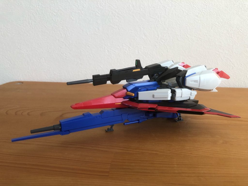 ウェイブライダー形態。こういう可変機らしい可変機、今後の新作でもっと出ないかなって思ってます。