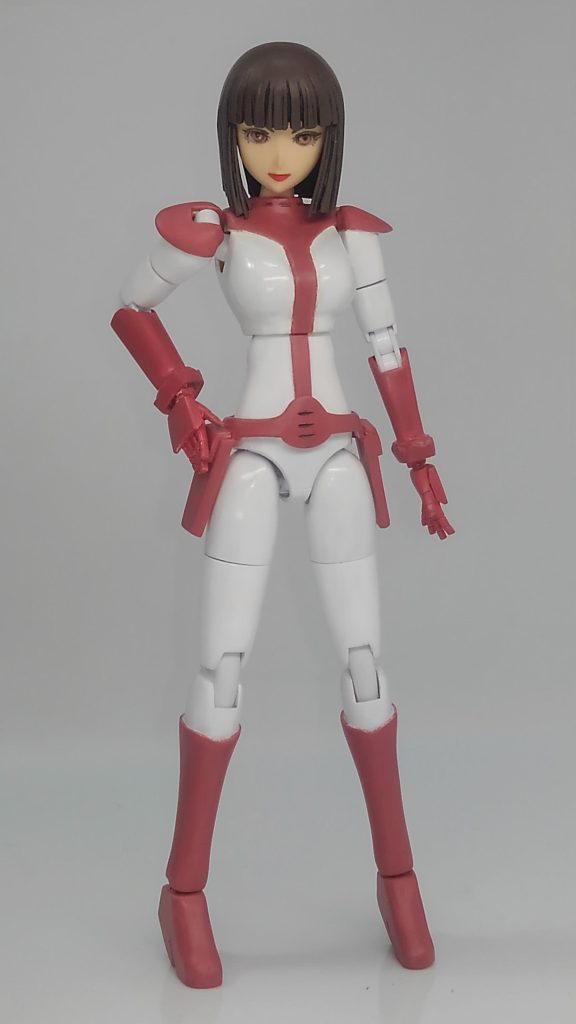 フィアナです。ベースのすーぱーふみなのボディをかなり修正し、出来る限りスタイルが良くなるよう調整しました。すーぱーふみなは膝のジョイントが結構太いので、今回初めてそのジョイントを薄くしてみました、脚がほっそりしてスタイルが良くなったように思います。他にも改修しておりますが、塗装前の過程が制作ストーリーにございますので、興味のある方はご覧くださいませ。