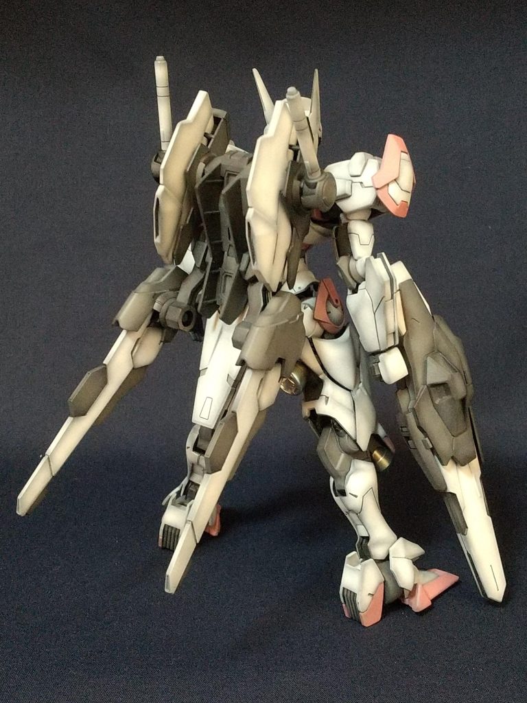 バーニアはディテールアップを行ない、クレオスさんのスーパークロームシルバー2、クリアオレンジ、クリアブルー、黒鉄色で焼き付き表現塗装をしています。