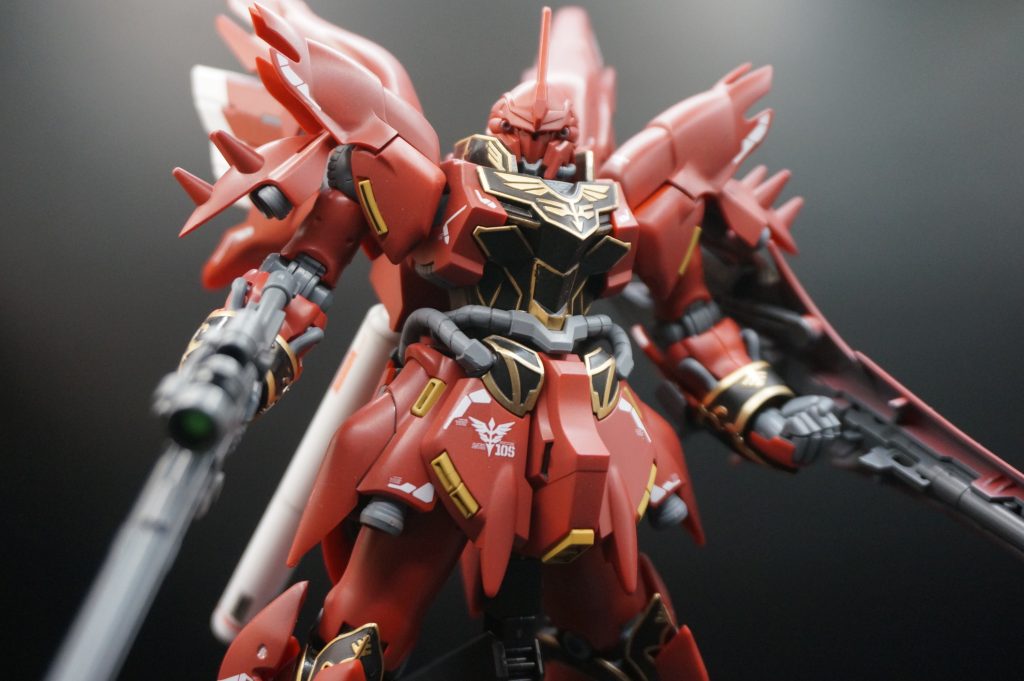 成型色の赤色が明るすぎる気がしたので少し明度を落としてみました。それに合わせて、黄色、灰色も明度を調整しています。