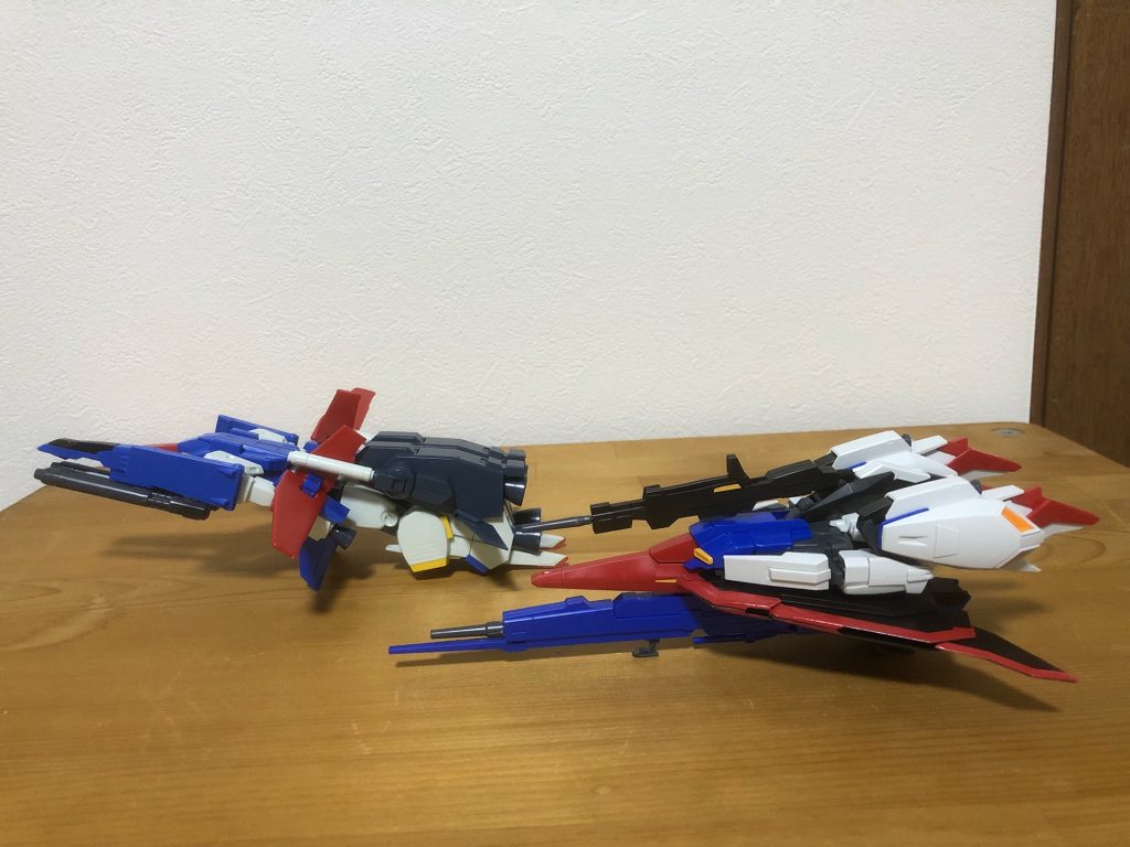 戦闘機形態でツーショット。可変機って大好きです。