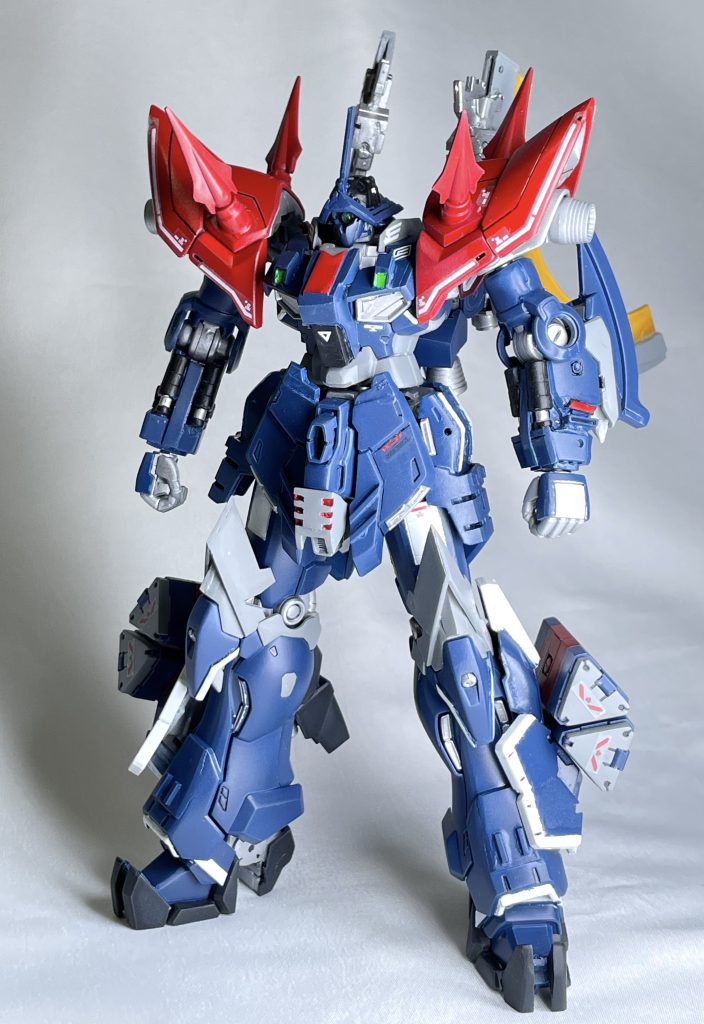 武器は背部にマウントできます。