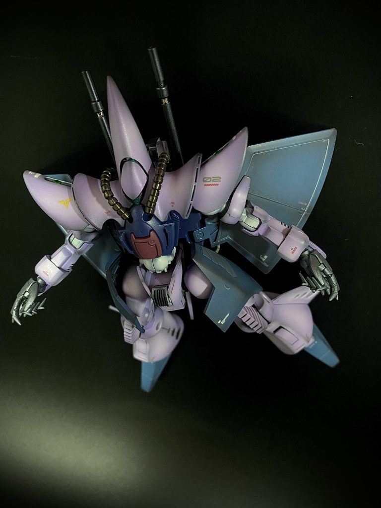 モノアイクリアパーツ化、動力パイプ作り直し、背部ビーム砲作り直し、太腿で2㎜延長、手首パーツ交換、肩幅増し、などなどしています。