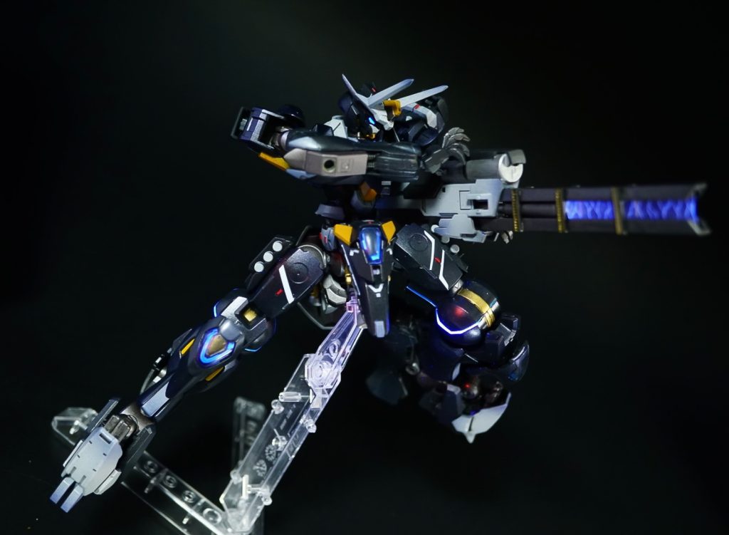 バックパックに付いていたレールガンは別個で外してパージ後も使えるようにしてあります