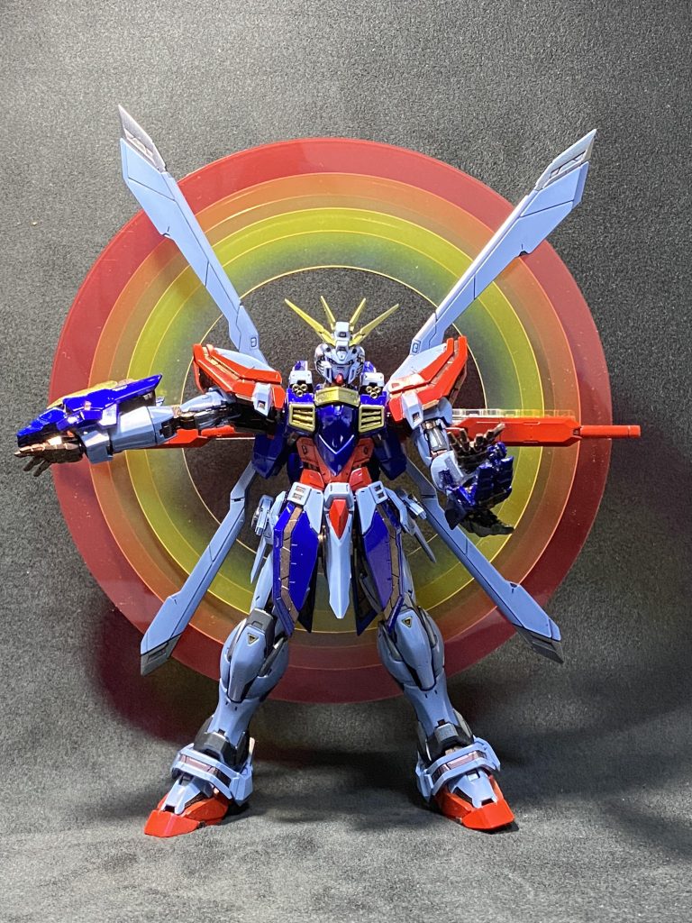 今回こそはガンダム基本色を再現しつつ眩い白装甲にしてやる!っと下地に黒サフ↑パールブルーでガンメタ立ち上げ↑ここまでは良かったのですが余りの的の小ささに精魂尽き果てクリアーホワイトでフィニッシュ!塗りながらわかっちゃいたのですが白さが足らない汗まーまいどダンバイン的な色は良いのですがやはり白は白で塗った方がよいですね〜グラデーション塗装ができればの話しですがwww