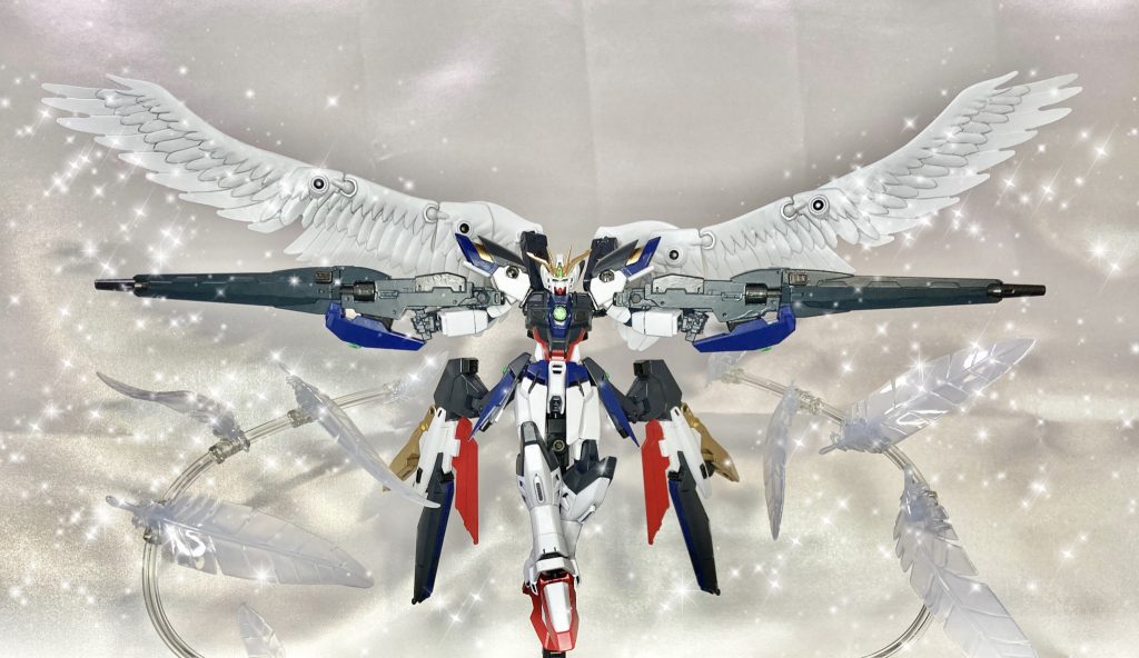 劇場版ウイングゼロカスタムを全体の主軸に、TV版ウイングガンダムとウイングゼロの意匠を副翼で表現してます。