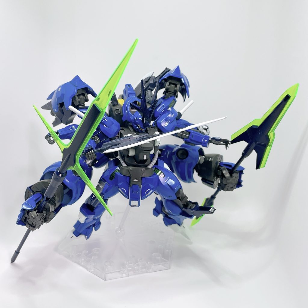 そして、アスラバルの最大の特徴がバックパックに連なる大型アーム装備です。とはいえ…要はディランザが背中にくっ付いているだけなんですけどねw今となっては腕にしか見えませんwwwこちらにはダリルバルデ、ディランザのジャベリンとパルチザンをそれぞれ装備します。